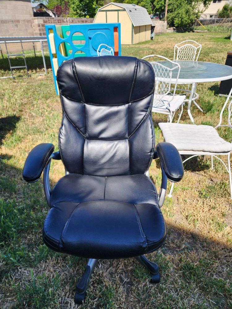 3 Free office chairs