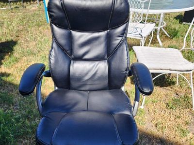 3 Free office chairs