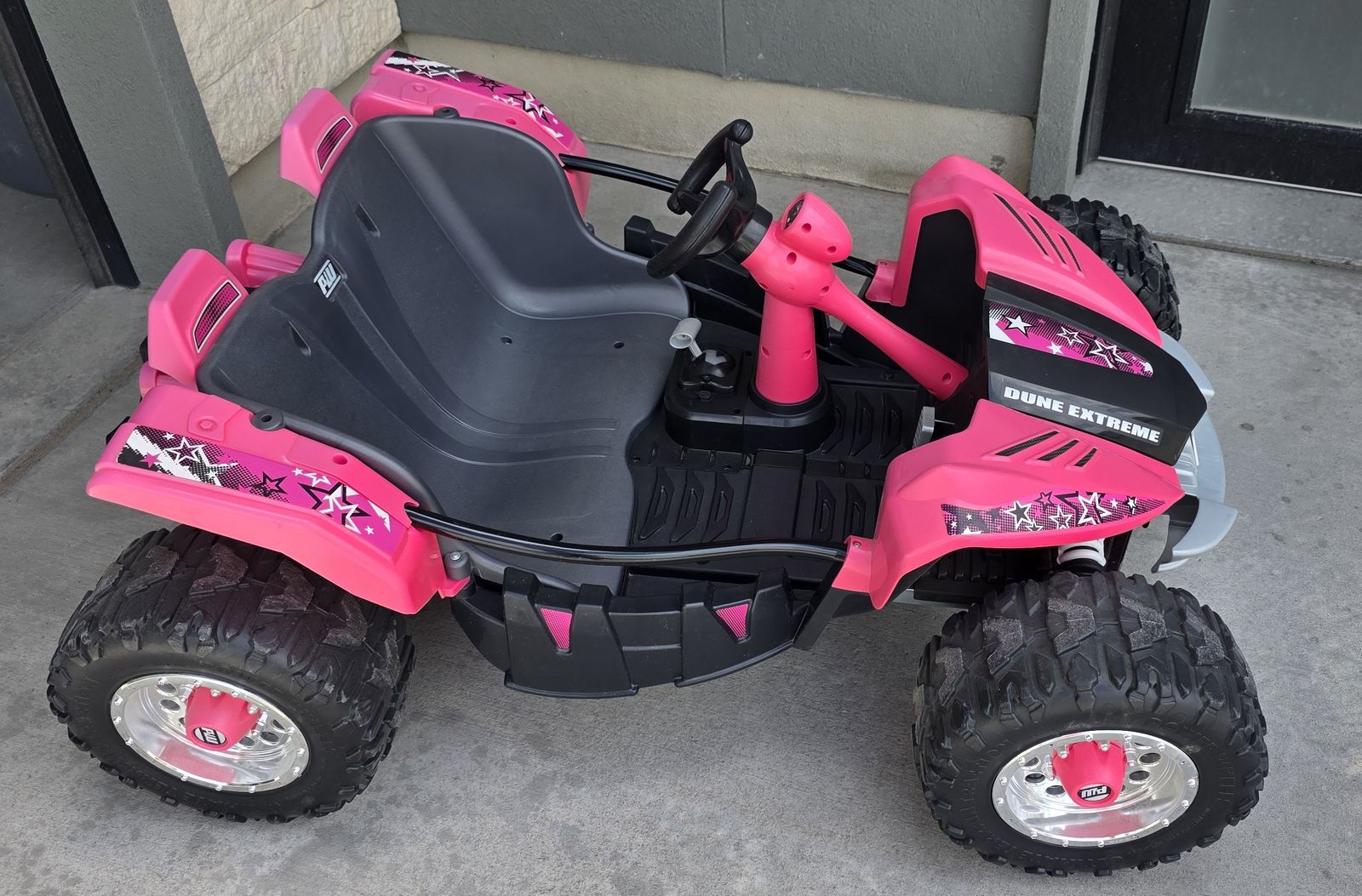 Fisher-Price Power Wheels Dune Racer Extreme Battery-Powered Ride-on Car for kids with Charger, Pink, 12 V
