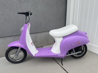 Razor Pocket Mod Betty Electric Scooter