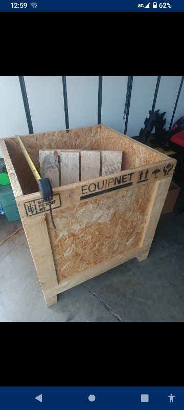 EquipNet Heavy-Duty Wooden Shipping Crate with Pallet Base