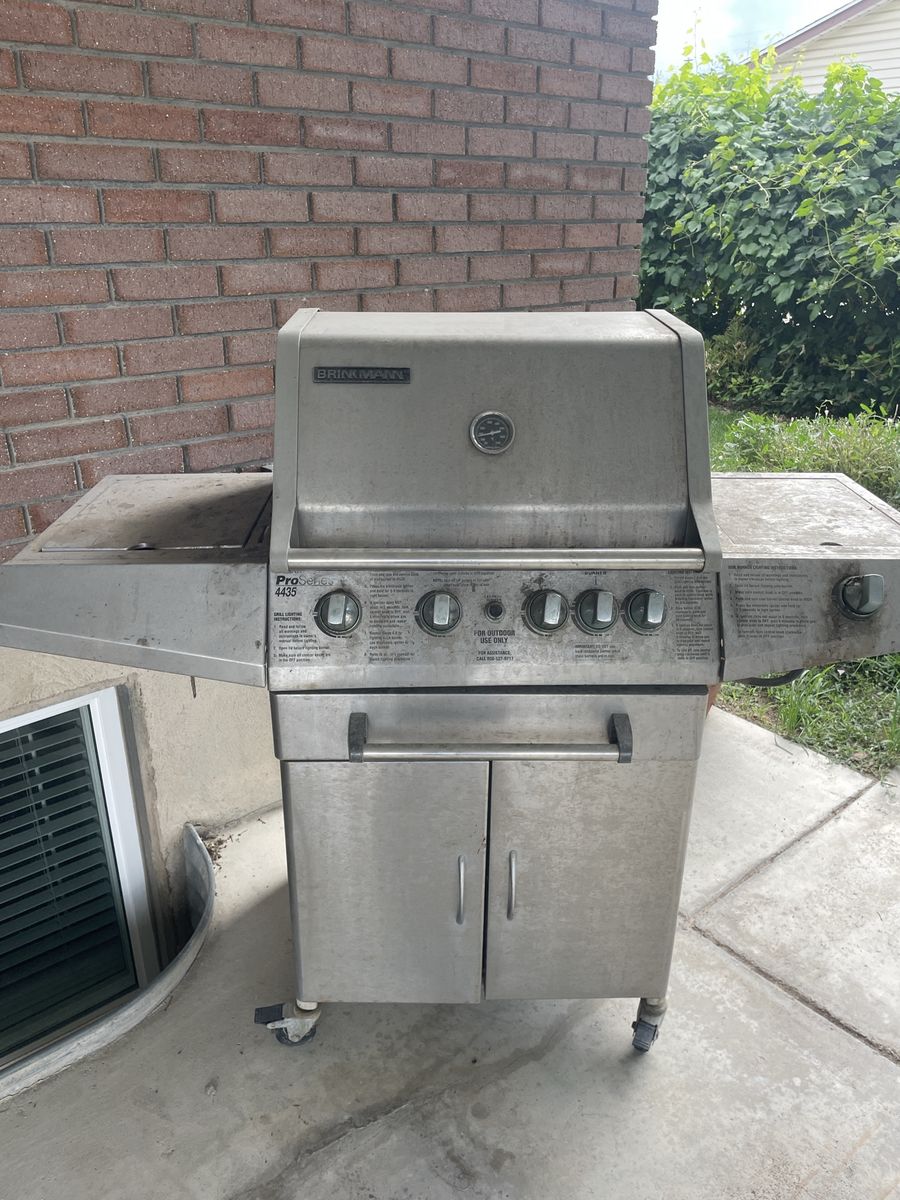 Brinkmann ProSeries 4435 Gas Grill - Stainless Steel 4-Burner Outdoor BBQ