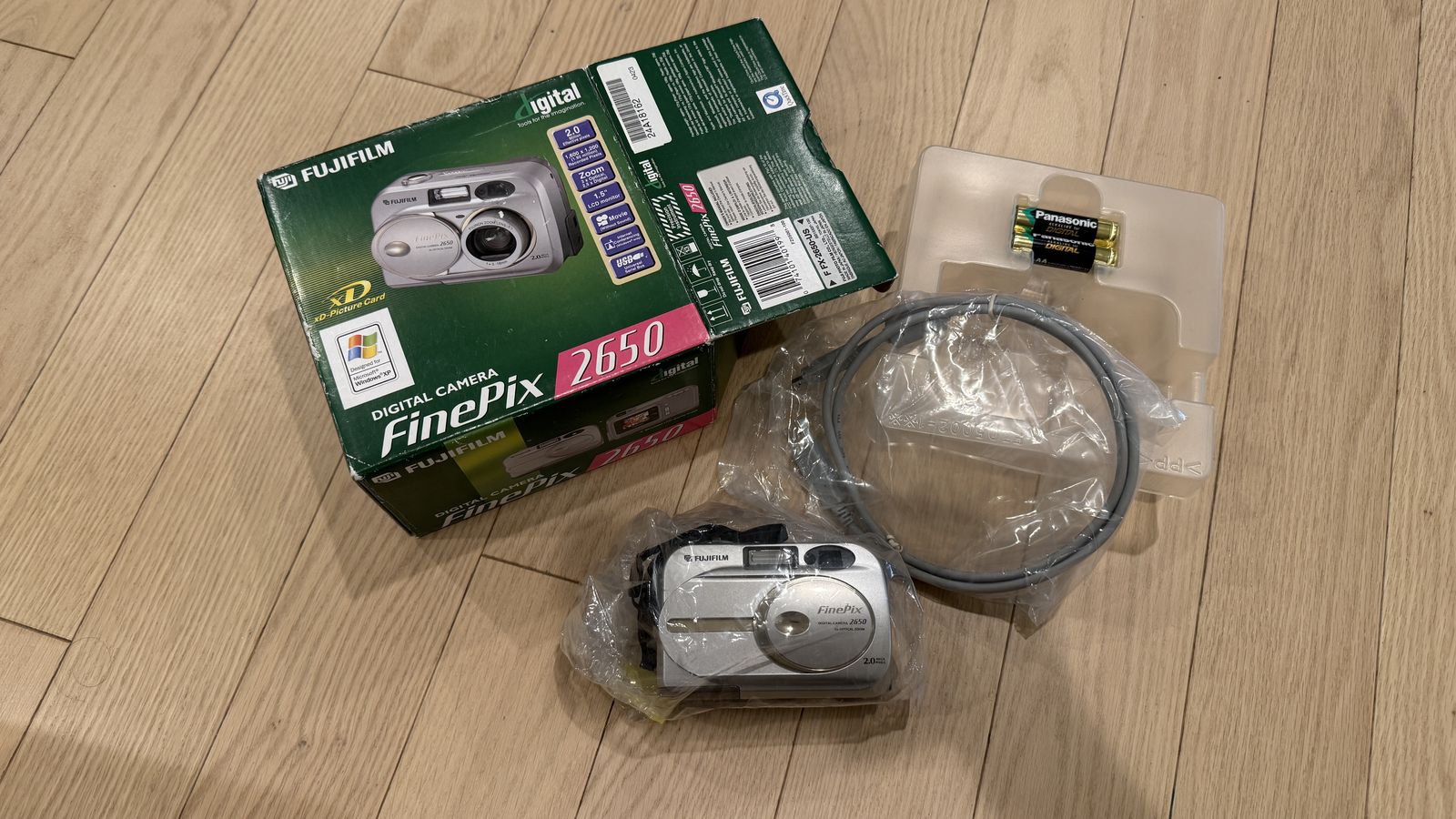 New in box vintage Fujifilm Finepix 2650 camera