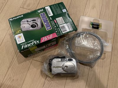 New in box vintage Fujifilm Finepix 2650 camera