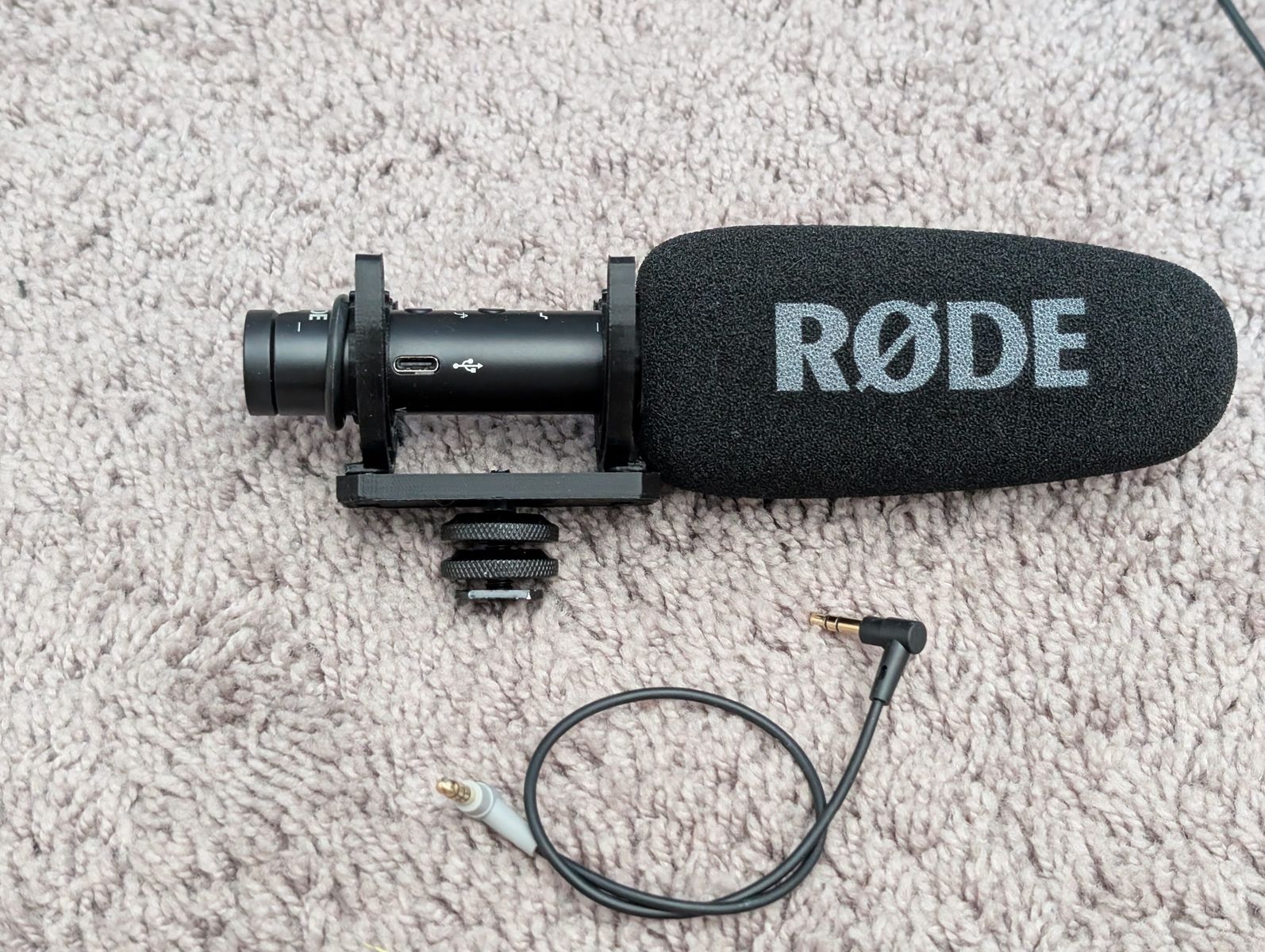 Rode Videomic NTG Camera Mount Professional USB-C or TRS Supercardioid Shotgun Microphone