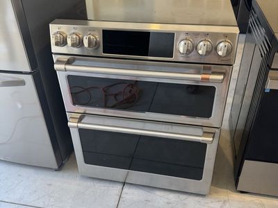 Customer return Café 6.7 cu. ft. Electric Slide-In Double Oven Range featuring Convection and WiFi connectivity NOT INDUCTION