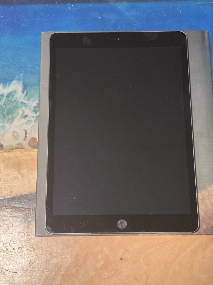 Apple iPad  - 32GB Storage (Space Gray) - Excellent Condition