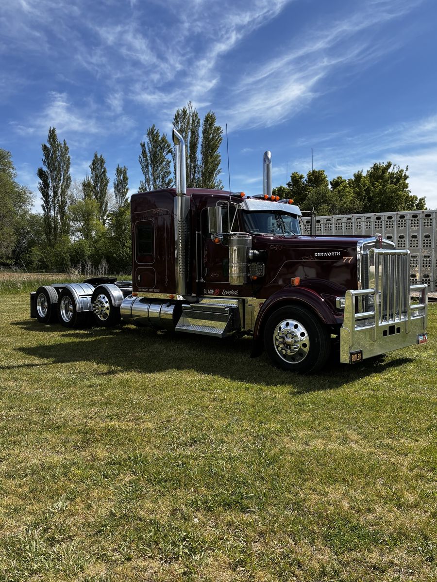 Kenworth W900L