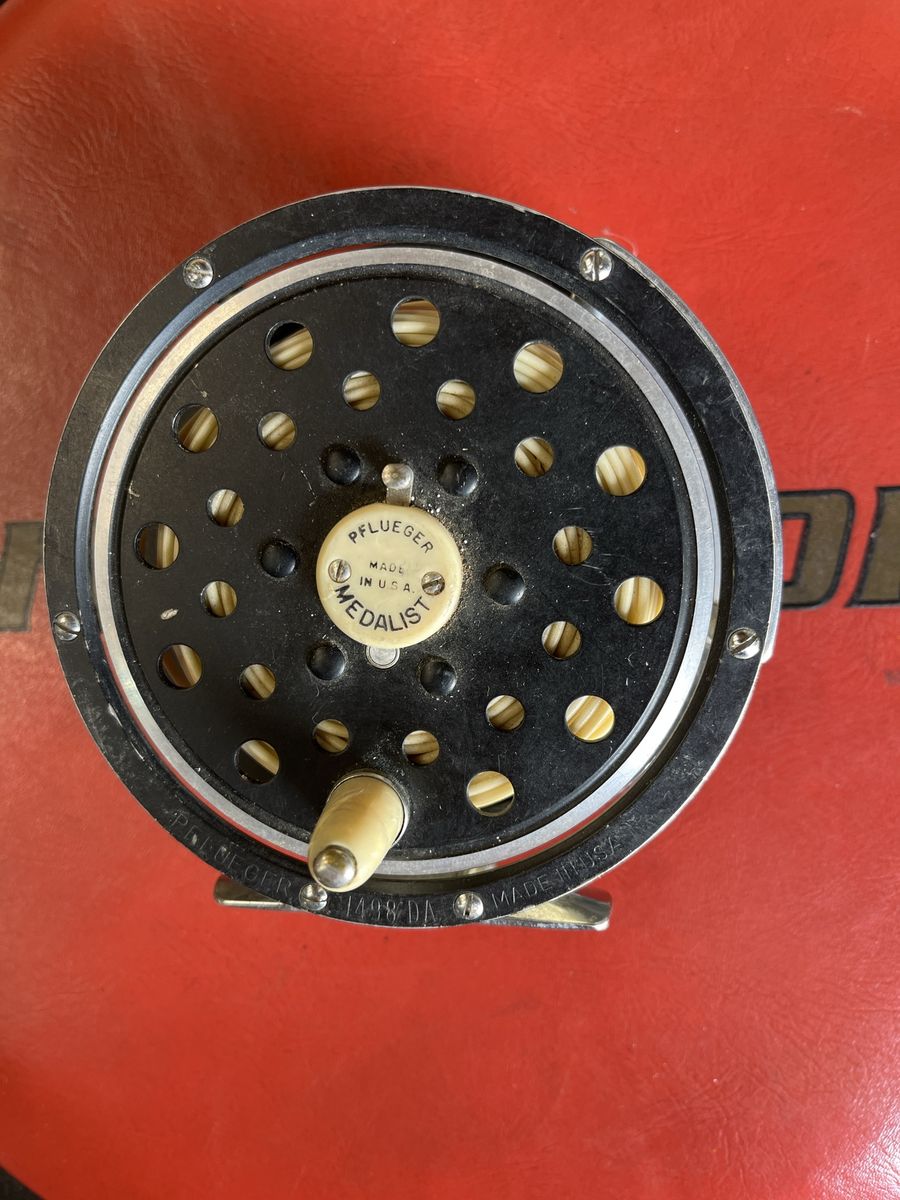 Vintage Pflueger Medalist 1498 DA Made in USA Fly Fishing Reel, extra line, hooks and glasses. 