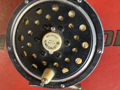 Vintage Pflueger Medalist 1498 DA Made in USA Fly Fishing Reel, extra line, hooks and glasses.