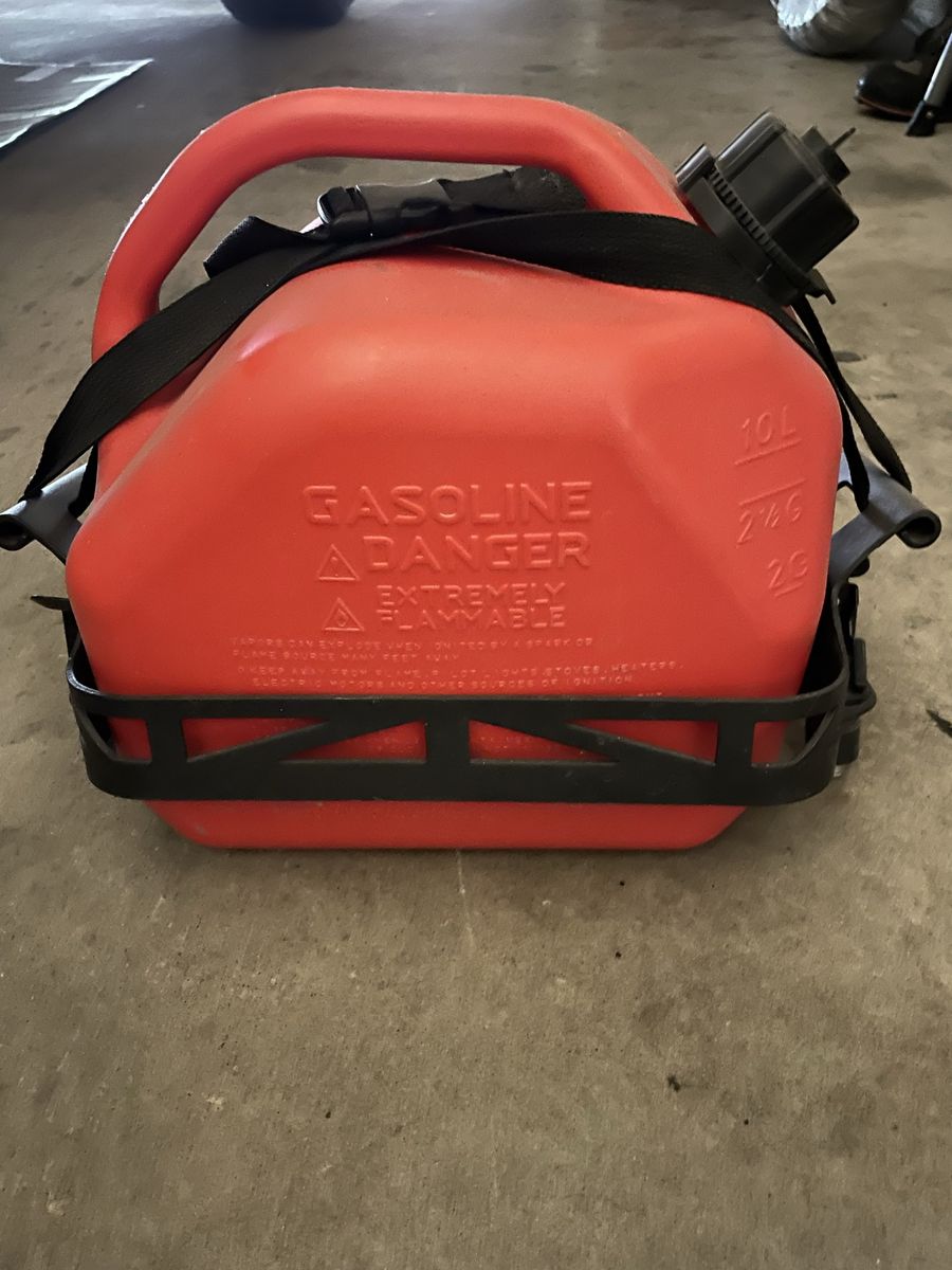 Rotopax 2 Gallon Gasoline Can with Mounting Bracket - Red, Polaris Lock and ride.Durable Fuel Storage