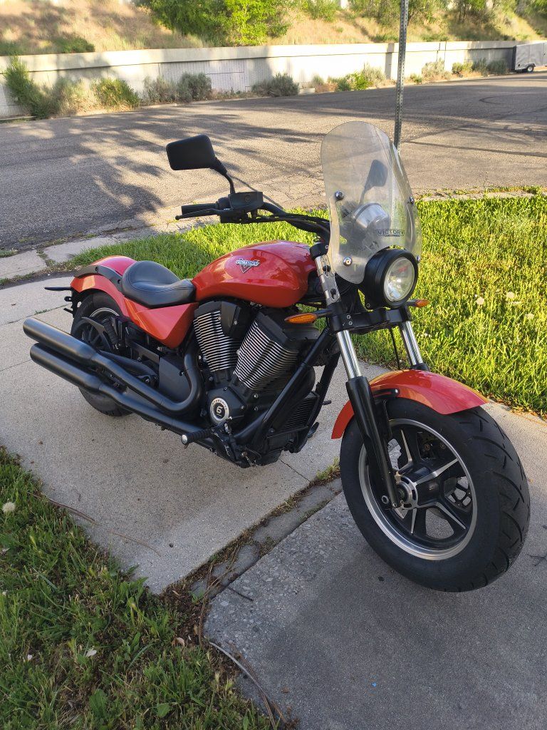 2016 Victory judge Cruiser Motorcycle with Windshield and Black Exhaust