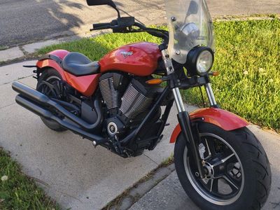 2016 Victory judge Cruiser Motorcycle with Windshield and Black Exhaust