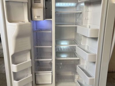DELIVERY - WORKING 25.6 cu ft Refrigerator/Freezer