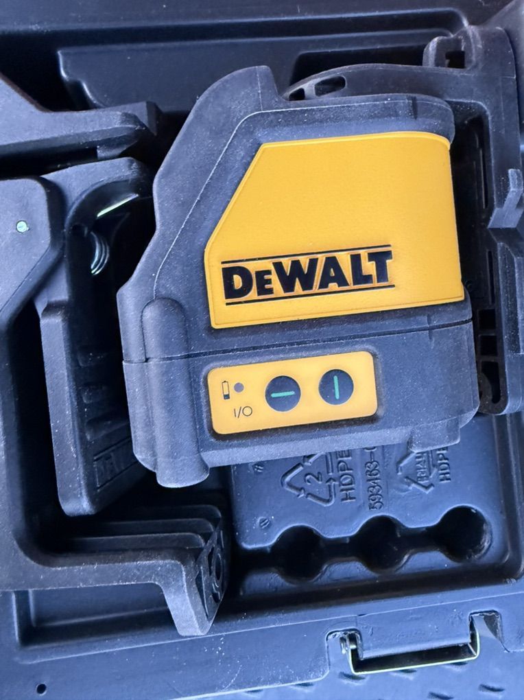 Dewalt 100' Self Level Green Cross Laser
