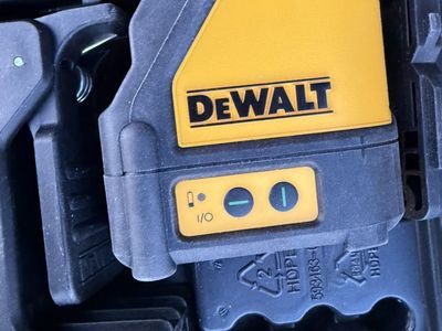 Dewalt 100' Self Level Green Cross Laser