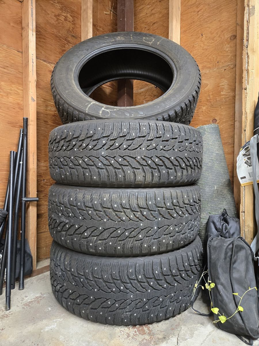 Nokian Hakkapeliitta 9 SUV 275/55R20 Studded Winter Tires (Set of 4)