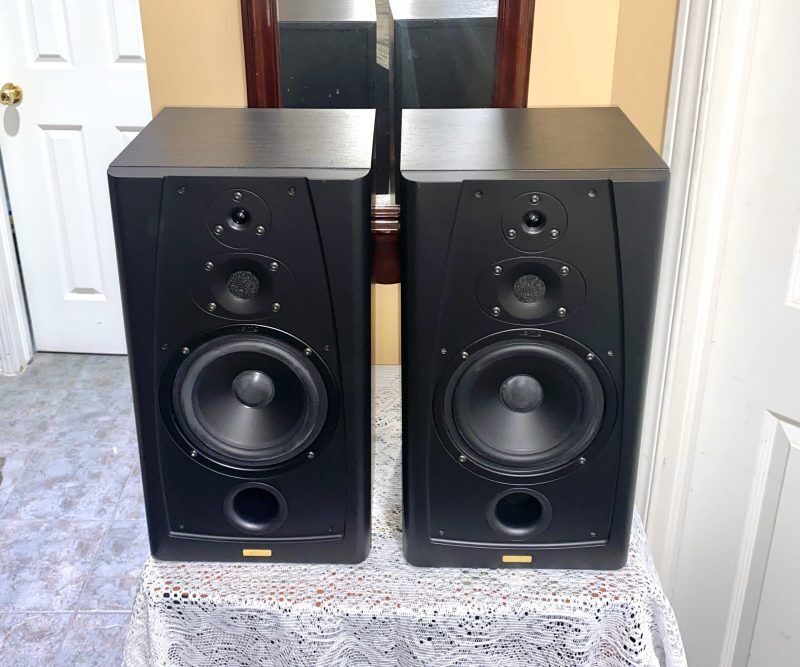 Jamo 68 3-Way Bookshelf Speakers