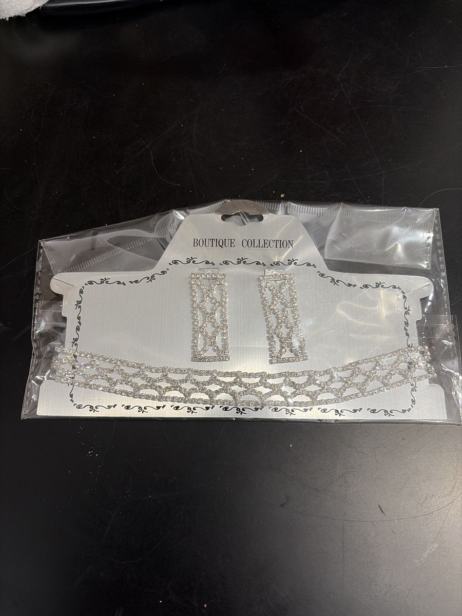 Beautiful New  Faux Diamond Set(Sparkles!!)