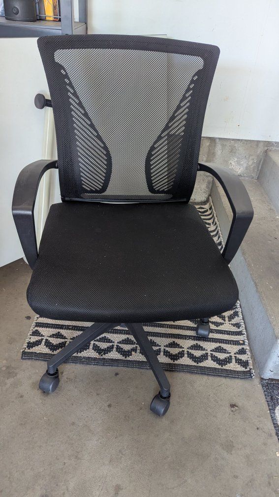 (2) Black Mesh Office Chair with Armrests and Wheels - Ergonomic Design