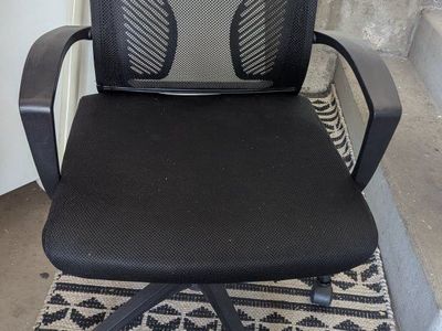 (2) Black Mesh Office Chair with Armrests and Wheels - Ergonomic Design