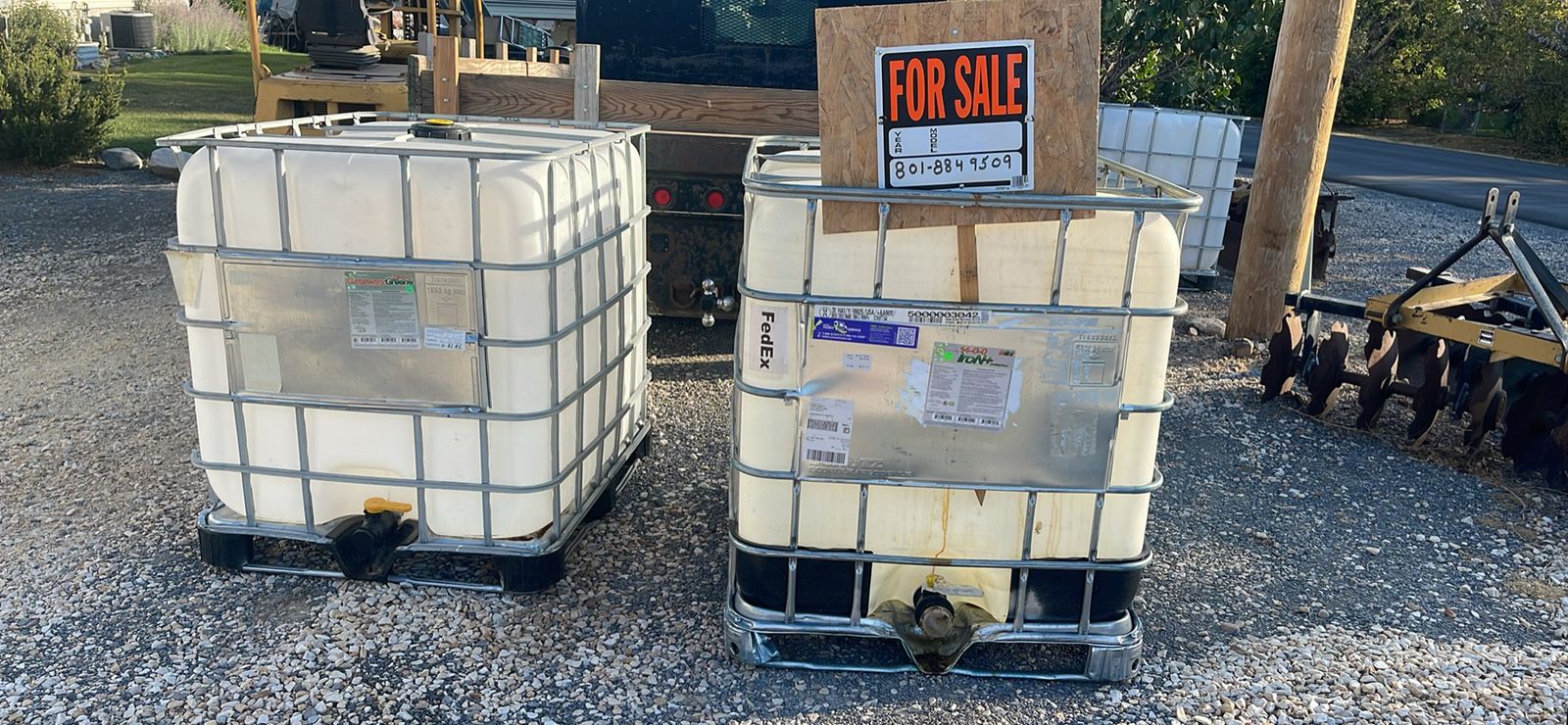 275 Gallon IBC Tote Water Tanks with Metal Cages
