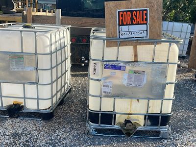 275 Gallon IBC Tote Water Tanks with Metal Cages