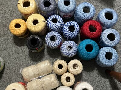 Crochet thread and crochet hooks