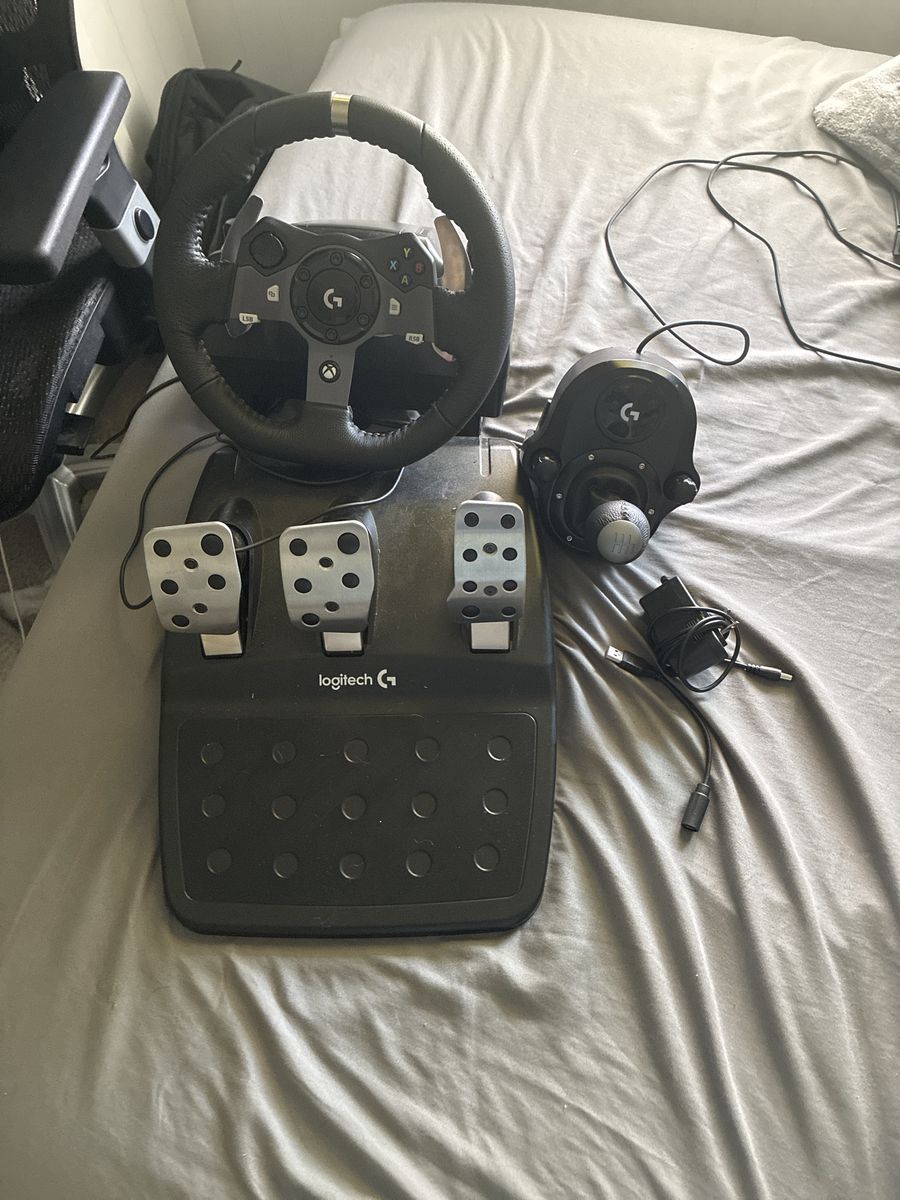 Logitech G920 Driving Force Racing Wheel & Pedals with Shifter for Xbox & PC