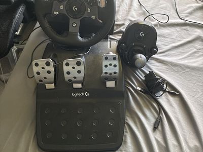Logitech G920 Driving Force Racing Wheel & Pedals with Shifter for Xbox & PC