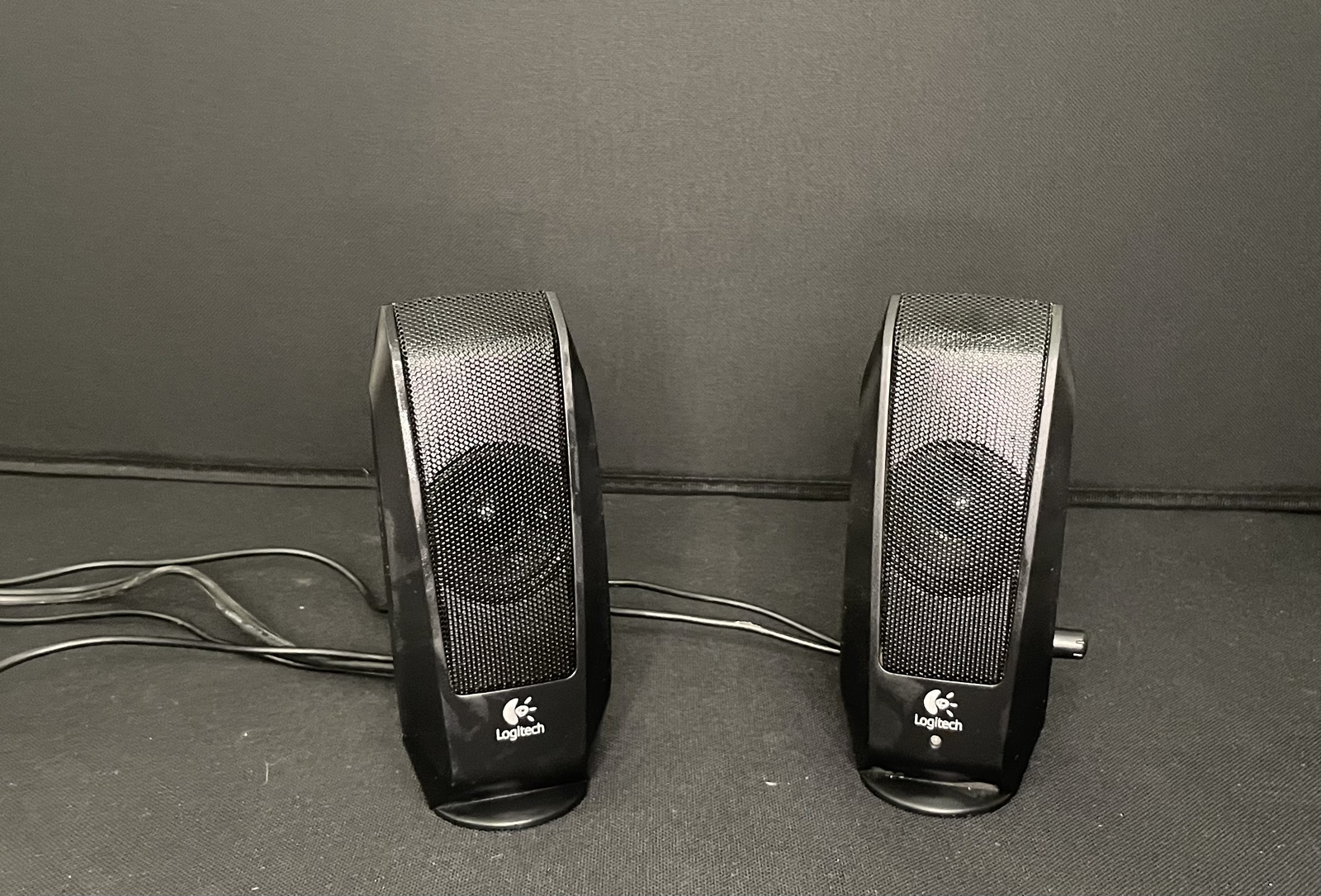 Logitech S-120 Stereo Computer Speakers – Powered Desktop Speaker Set