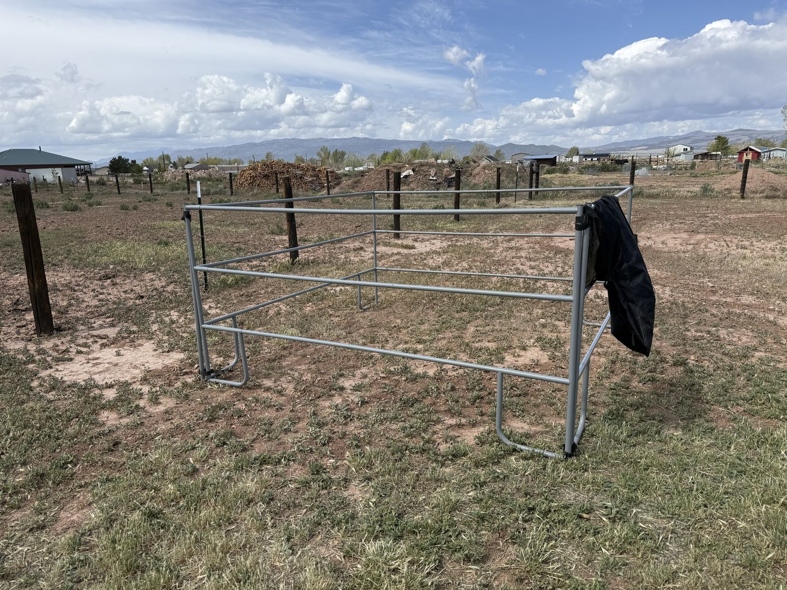 Portable Horse Corral (8x8x4)with Carrying Bag