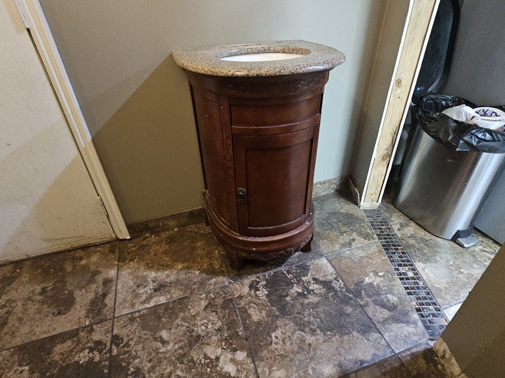 24 IN BATHROOM VANITY