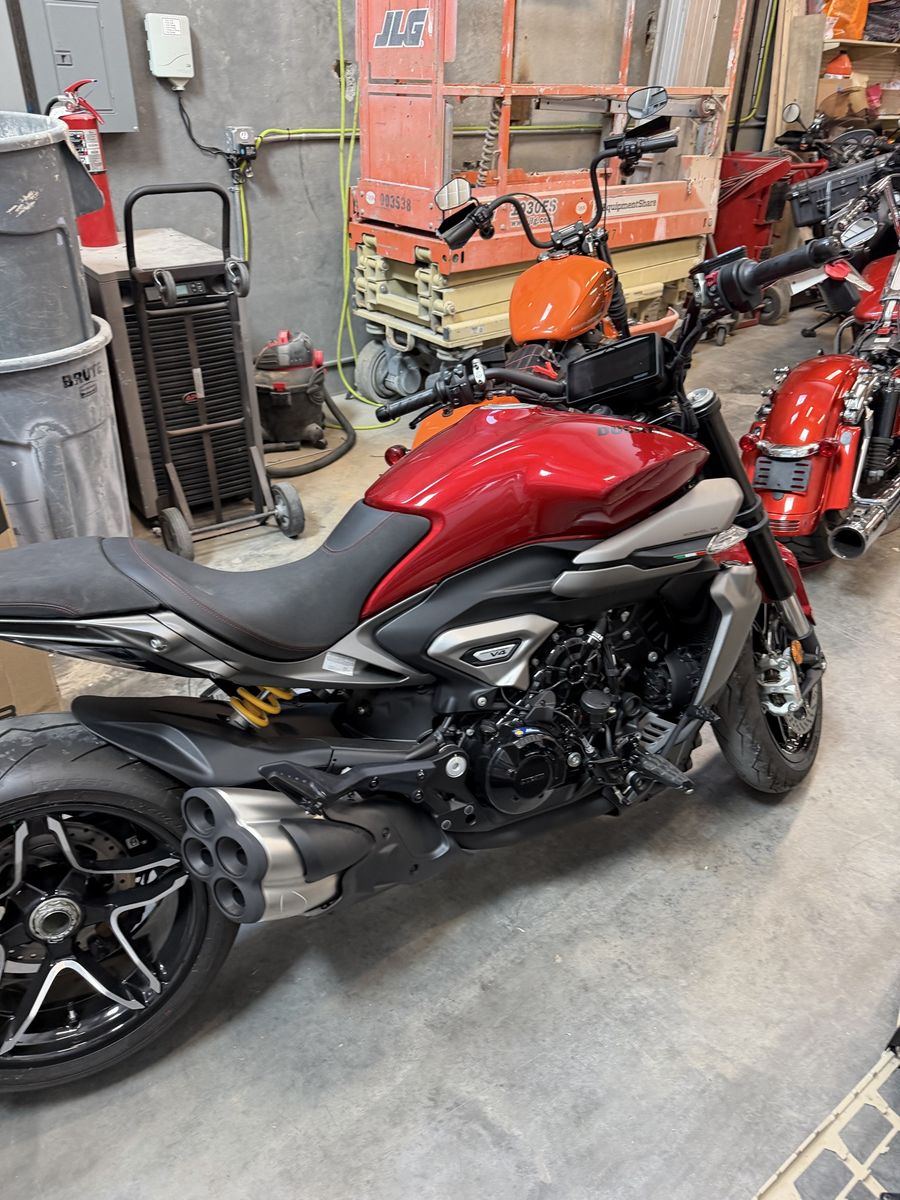 Ducati Diavel V4 9 miles