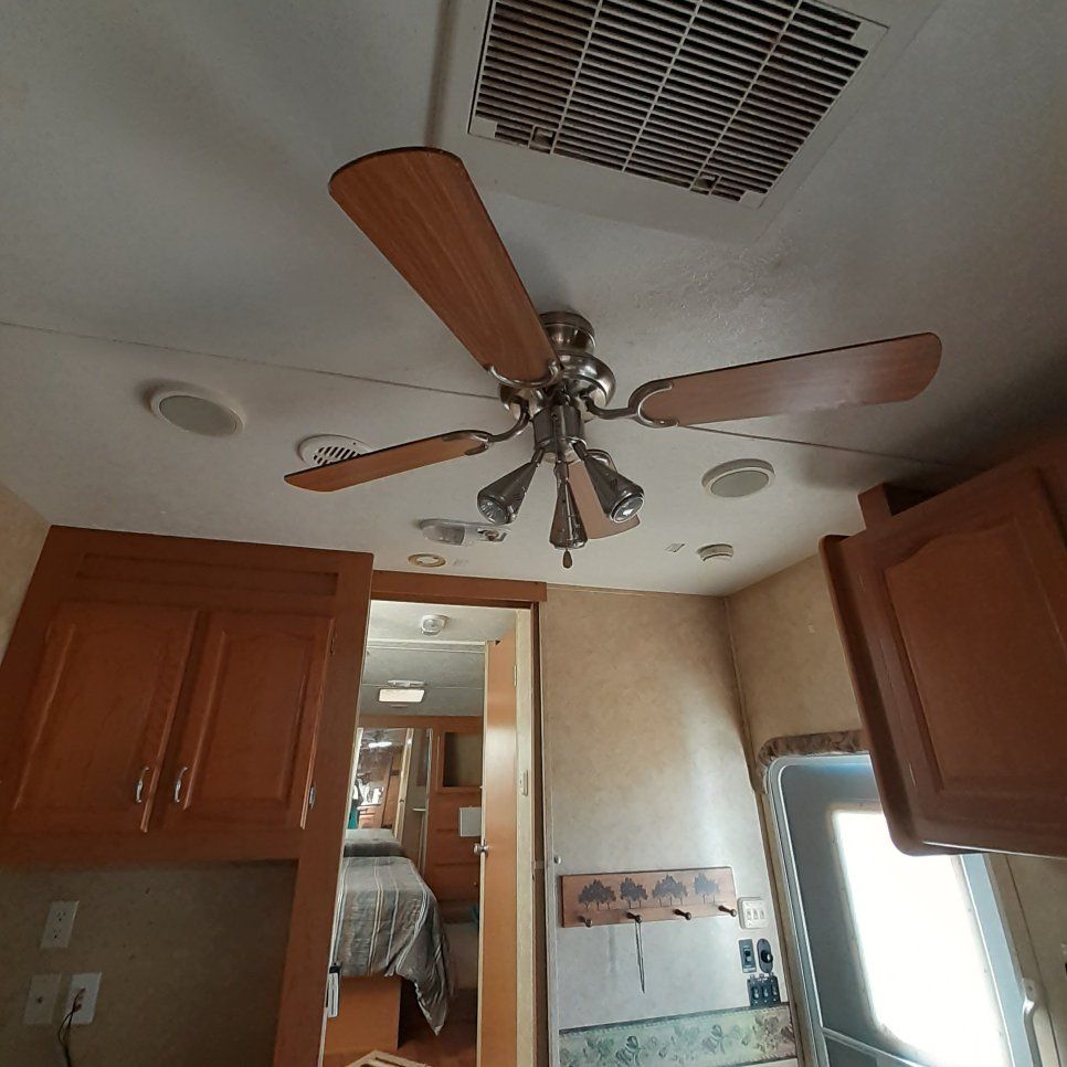 2008 dutct. 5th wheel 32 ft