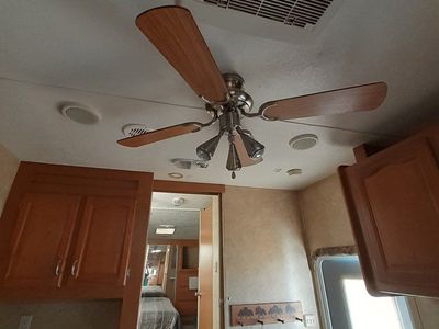 2008 dutct. 5th wheel 32 ft