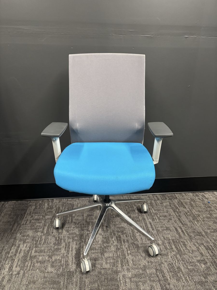 AMQ SIYA Task Chairs by Steelcase — 38 Available