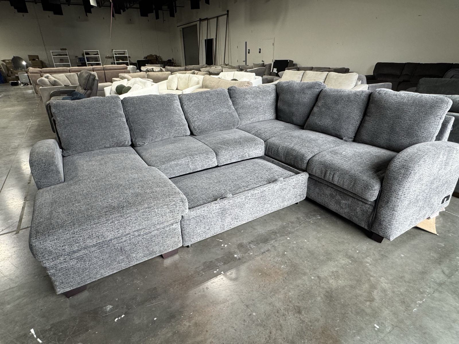 Gray Sectional w/ Pull Out Bed
