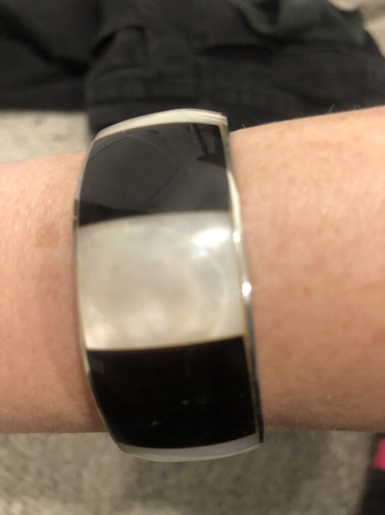 MOTHER OF PEARL & BLACK ONYX BRACELET