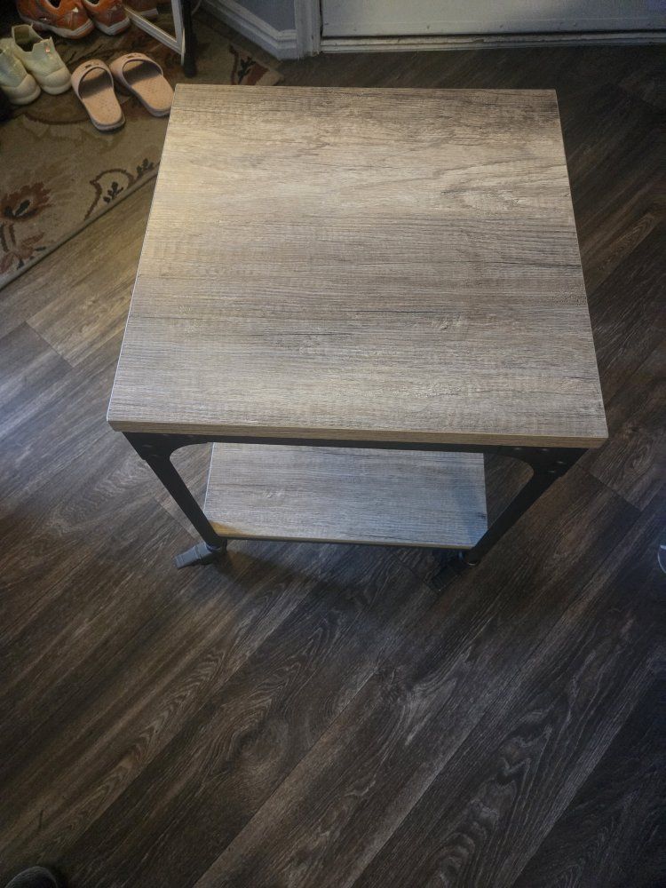 Industrial Style 2-Tier Side Table with Wheels – Excellent Condition
​