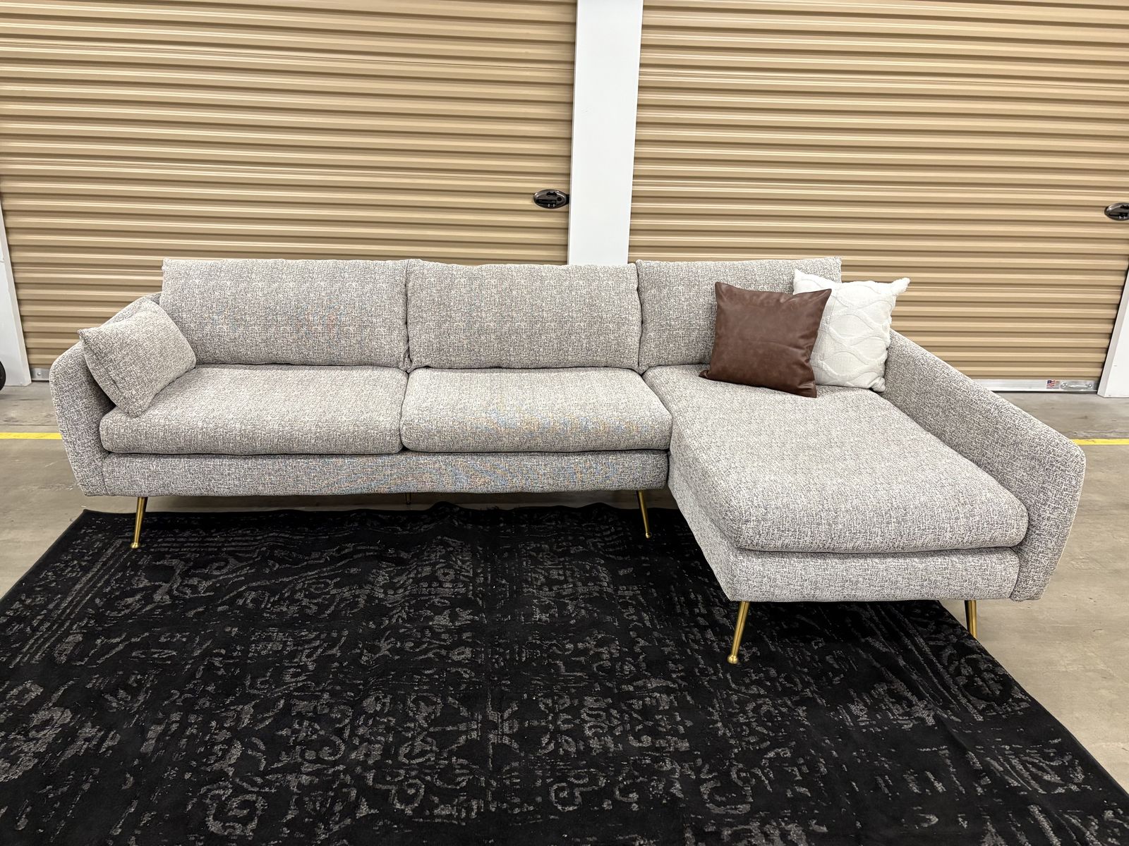 Albany Park Sectional couch (Free Delivery)