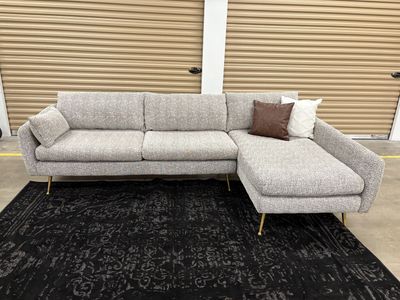 Albany Park Sectional couch (Free Delivery)