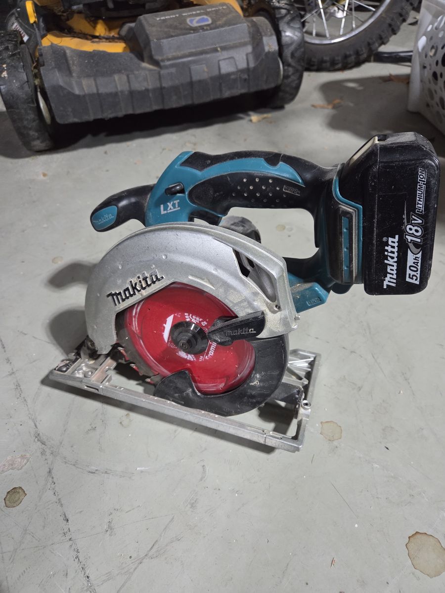 Makita 18v 6¹/²" cordless brushed circular saw