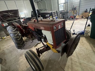 International 424 DIESEL