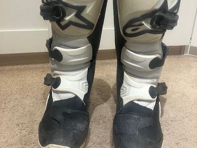 Motocross Boots Size5 (Alpinestars Tech3s)