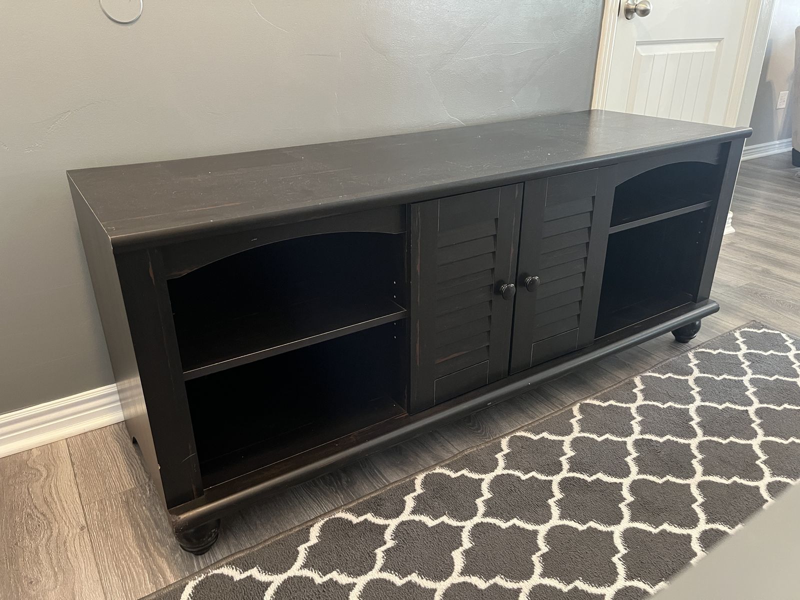 Entertainment Center/ TV Stand