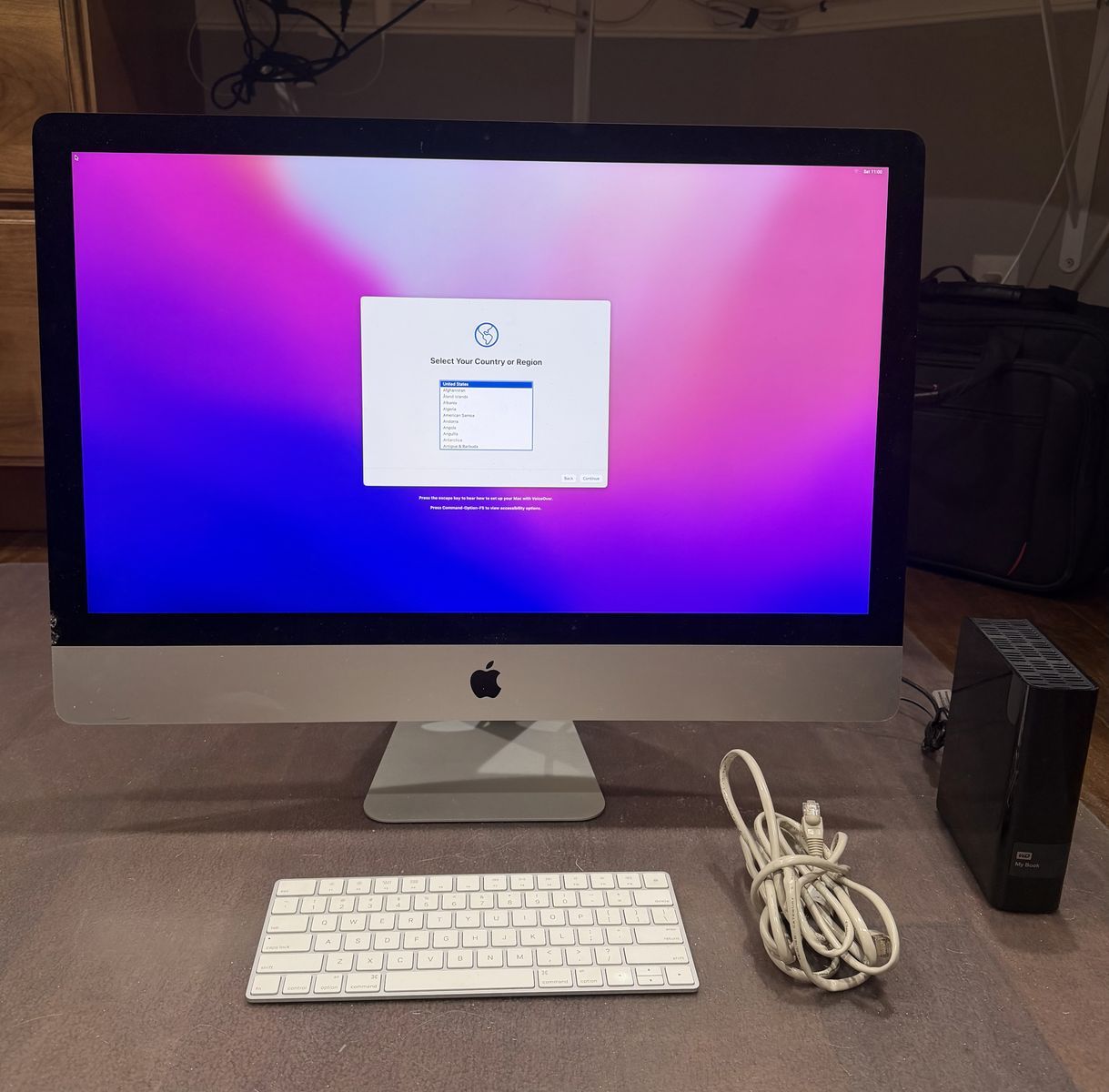 Apple iMac Retina 5K, 27" 2015, 4GhZ quad core i7,  32 GB RAM , 1 TB Flash Drive