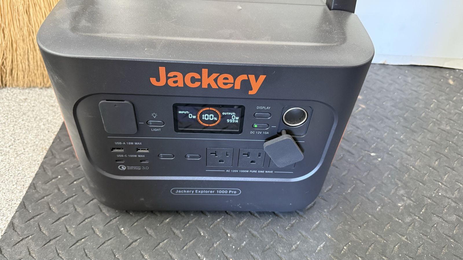Jackery Explorer 1000 Pro + SolarSaga 80 x 2