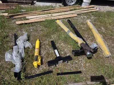 MaxxHaul 70238 Hydraulic Hitch-Mounted Crane – 1000 lb Capacity