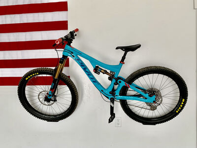 2020 Pivot Mach 6 27.5 size Medium Full Suspension Mountain Bike